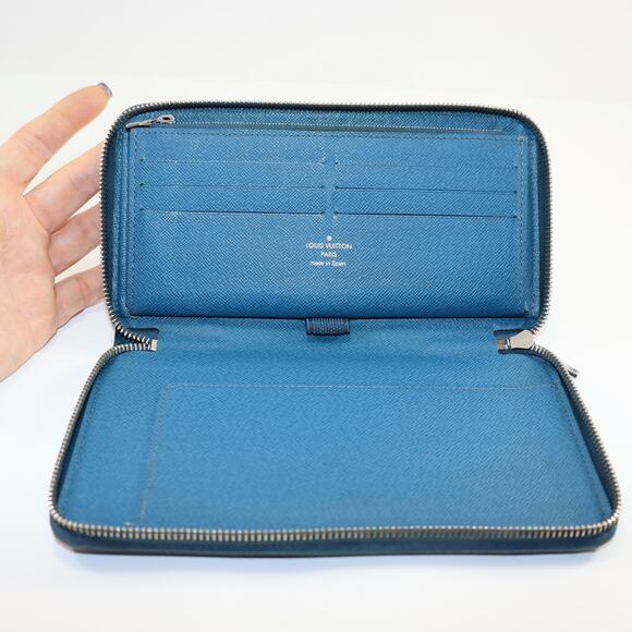 Louis Vuitton Blue Epi Leather Zippy Wallet – Long Style, Wear on Corners - Picture 7 of 8